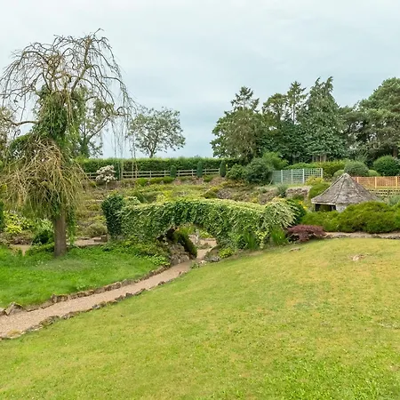 Courtyard At Irton Manor Дом отдыха Скарборо